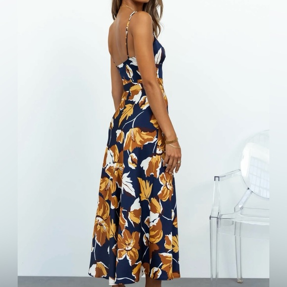 Hello Molly Floral Padded Sweetheart Sleeve Less Midi Dress - Picture 2 of 9